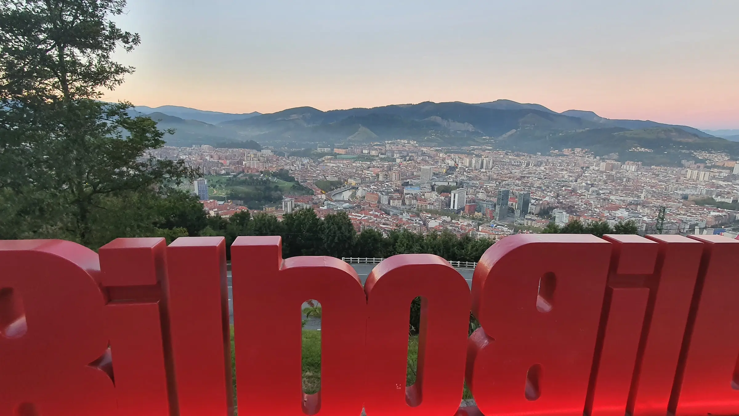 Letras de Bilbao en el mirador de Artxanda