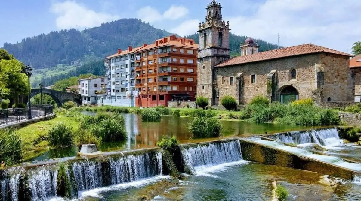 Río Cadagua y el casco histórico de Balmaseda