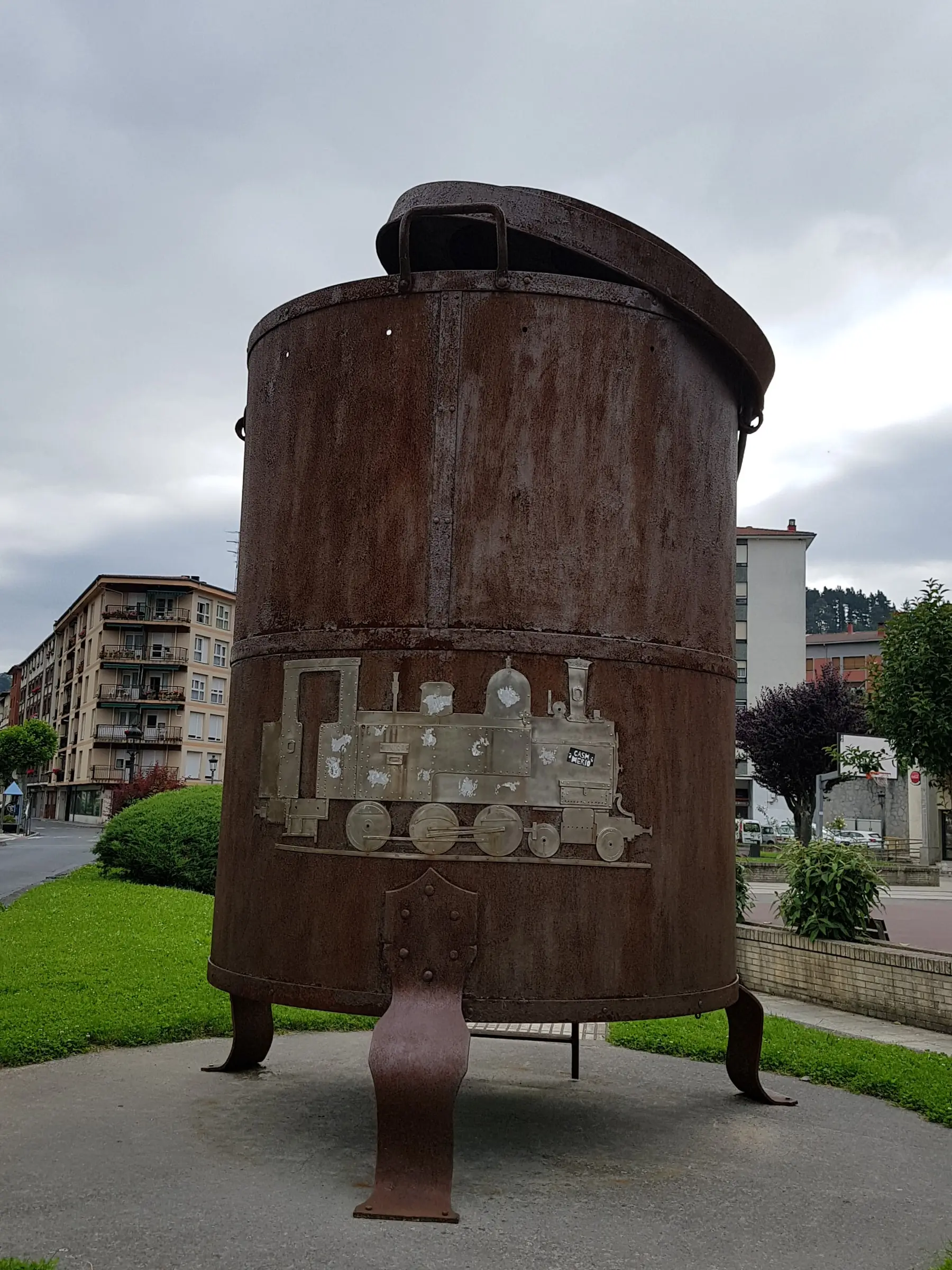 Depósito de agua del tren de La Robla en Balmaseda