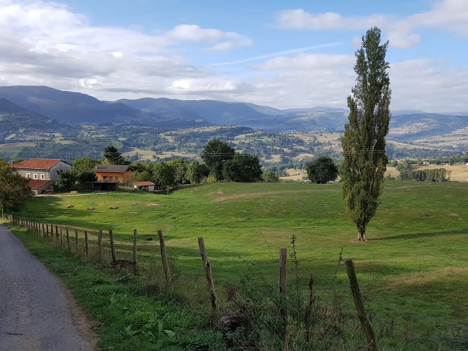 Prados y caseríos del valle de Karrantza