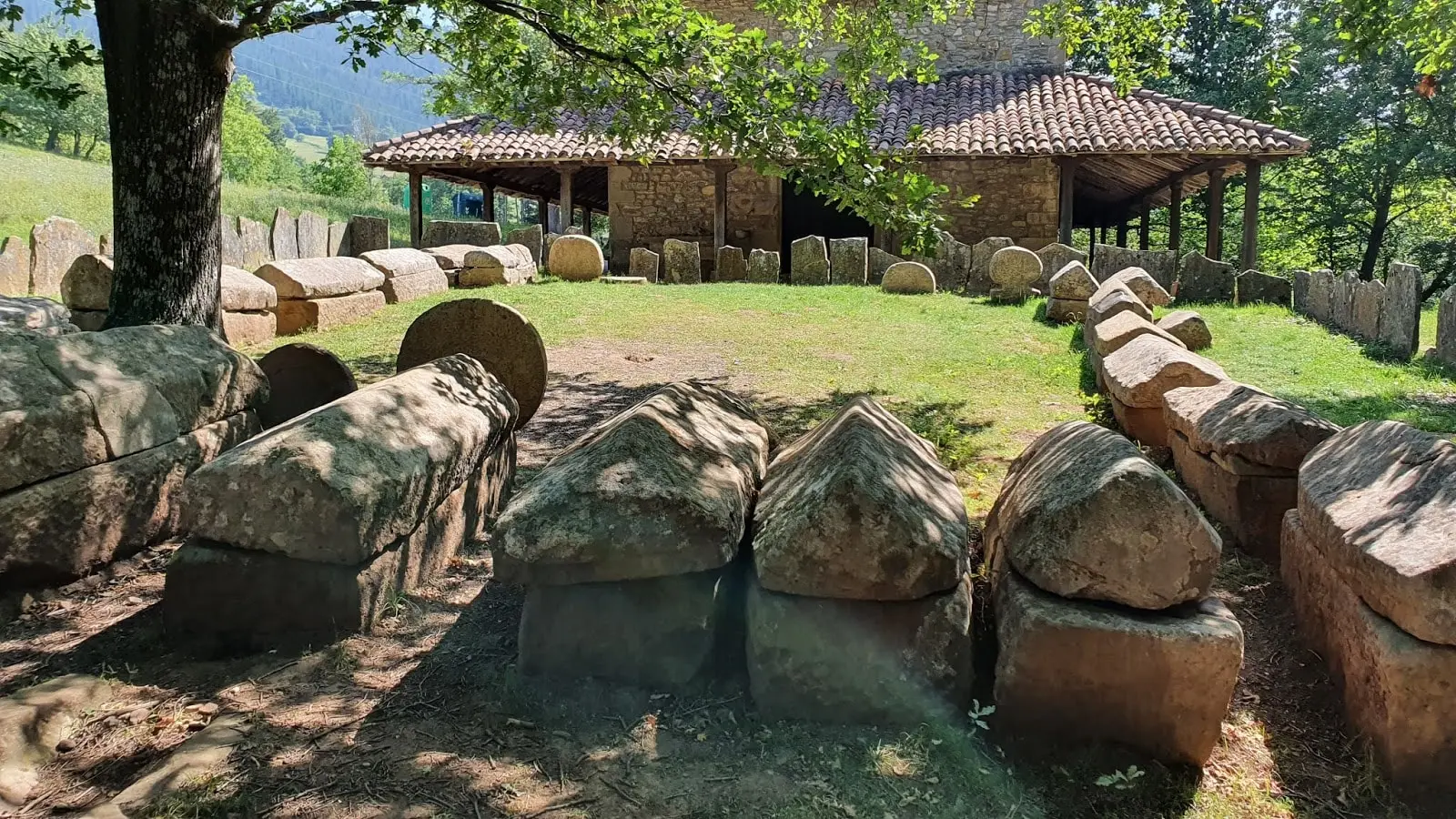 Sarcófagos de la necrópolis de Argiñeta en Elorrio