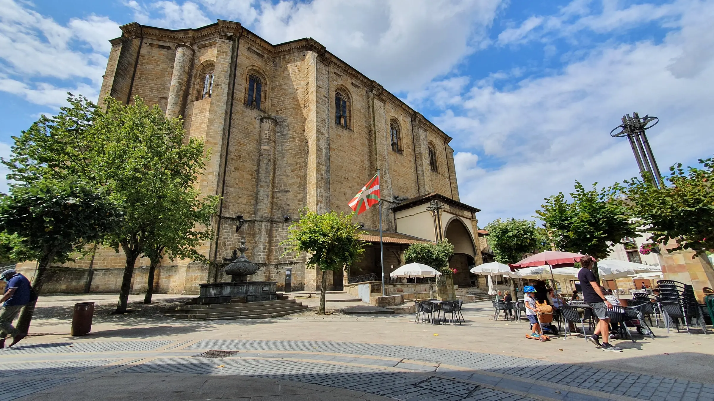 Basílica de la Purísima Concepción y plaza de Elorrio