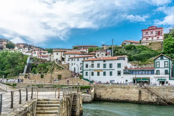 Casas blancas del Puerto Viejo de Algorta en Getxo