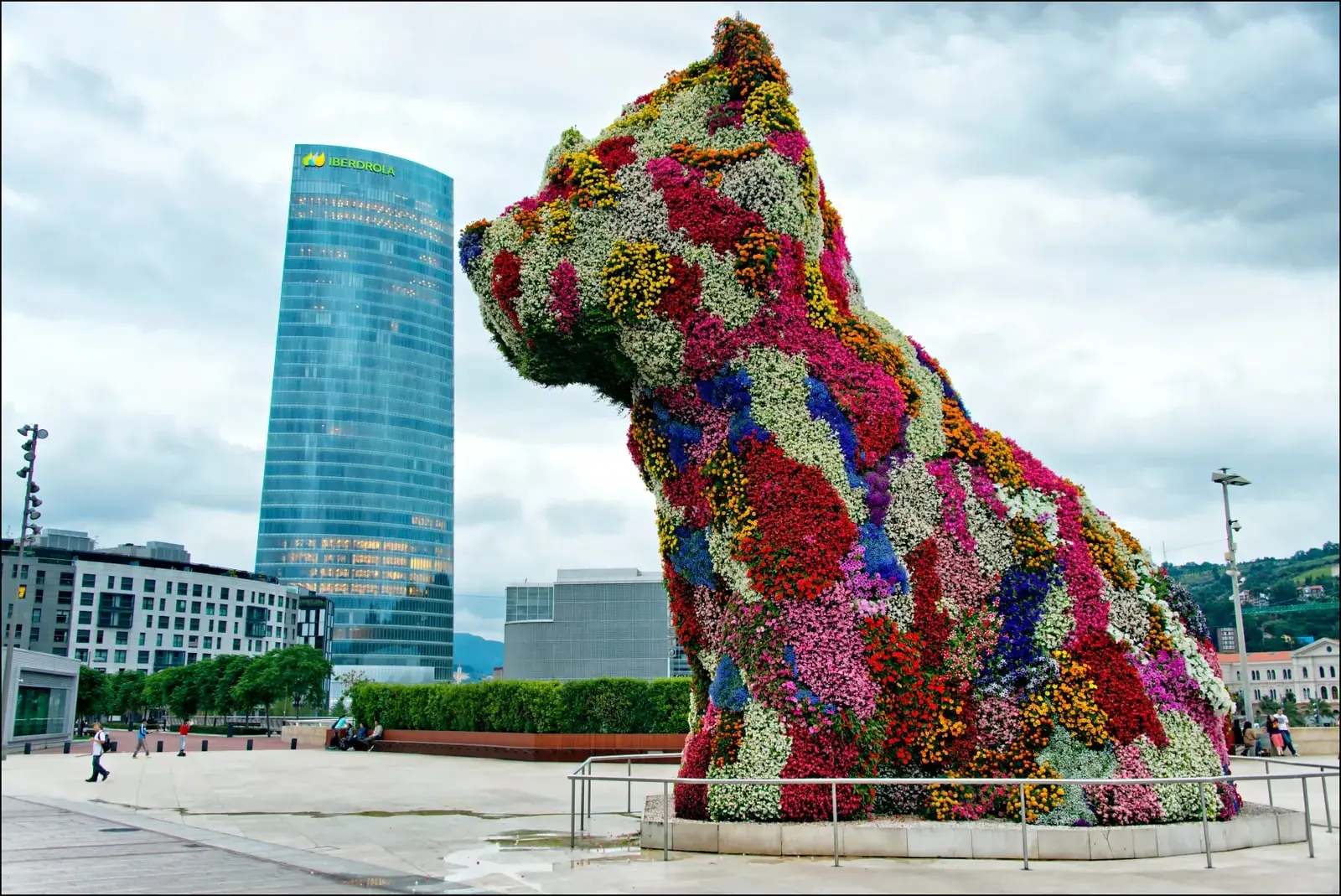 Puppy, el perro de flores de Jeff Koons, frente al Guggenheim