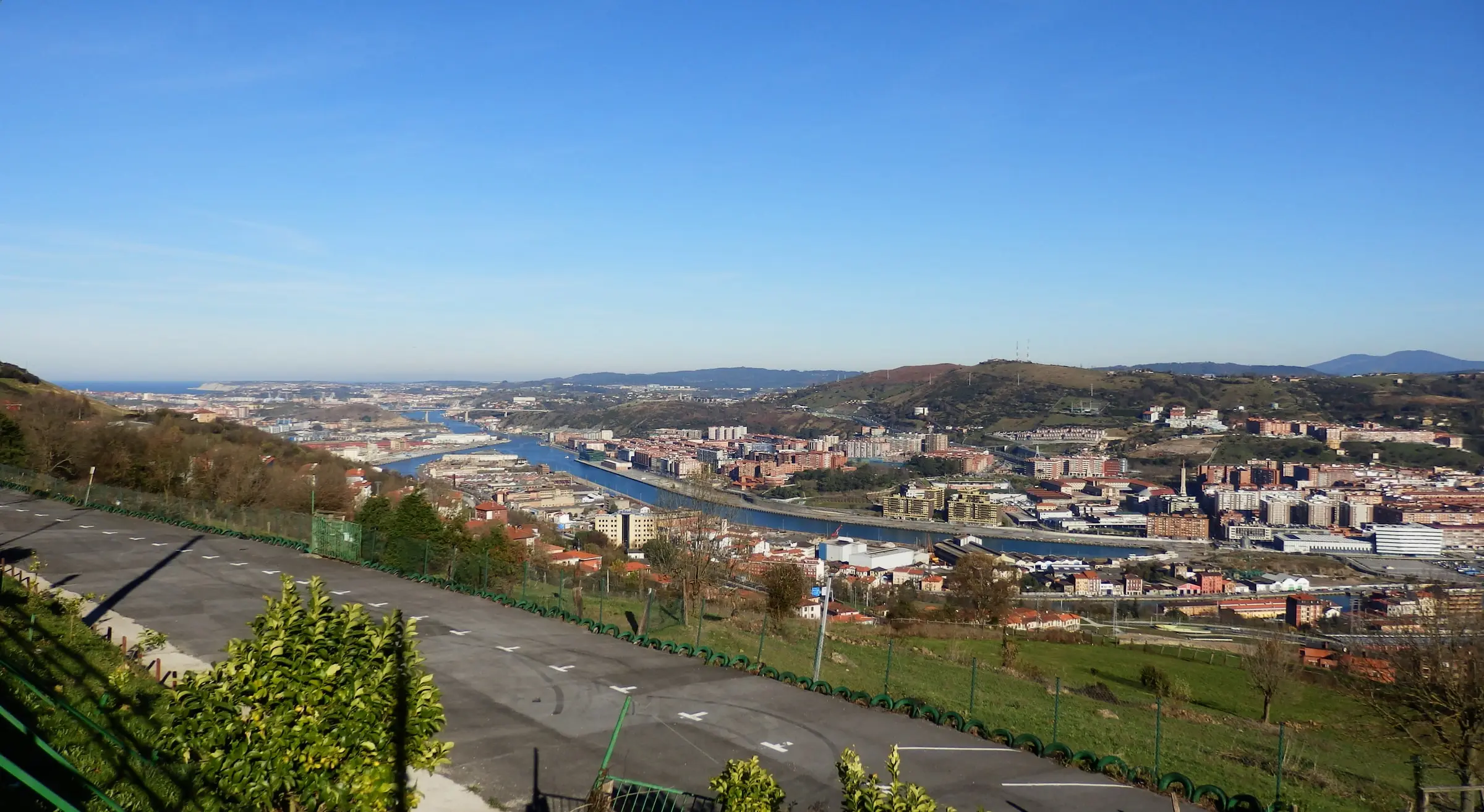 Vista de Bilbao y la ría desde Kobetamendi