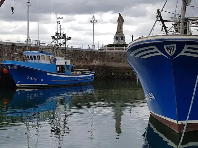 Barcos pesqueros en el puerto de Santurtzi