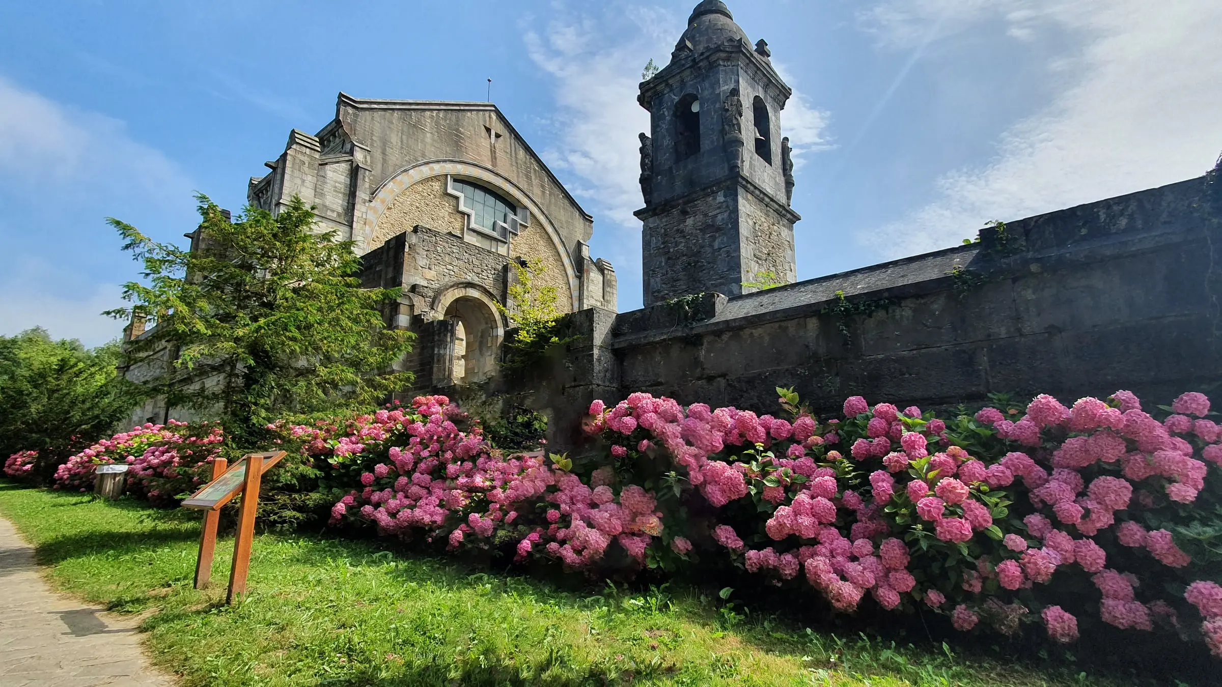 Santuario de los Santos Antonios de Urkiola